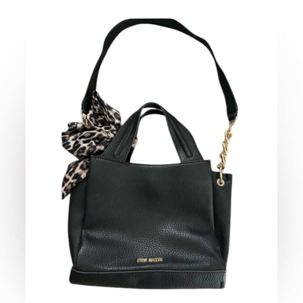 Steve Madden women’s pebbled black Bucket handbag 12.5”wide X 9” tall